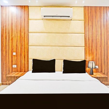 Palette Gomti Nagar Near Ekana Stadium Formerly Gusto Club 러크나우 외부 사진
